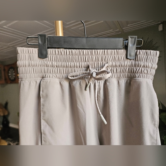 Abercrombie YPB motionTEK Joggers  High Rise In Oat. Size Small Short - Picture 8 of 16